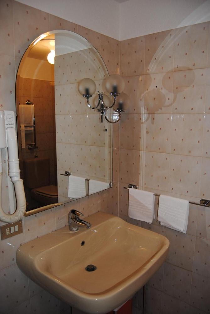 קורמאיור Hotel Del Viale מראה חיצוני תמונה